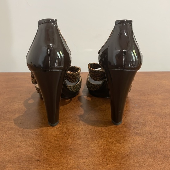 Michael Kors Cheetah Berkley T-Strap Heels Size 7.5 - Picture 6 of 16